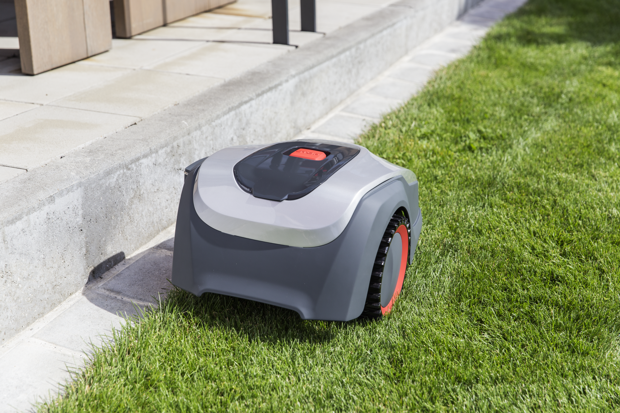 Газонокосилка-робот AL-KO Premium Robolinho 500 E купить по цене 52&nbsp;790 ₽ в интернет магазине ТЕХСАД