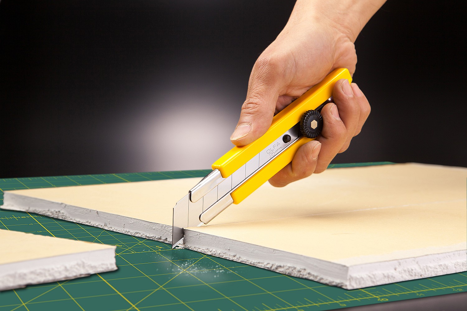 OLFA 25 мм, сегментированное лезвие, трещеточный фиксатор, нож OL-H-1 купить по цене 1&nbsp;570 ₽ в интернет магазине ТЕХСАД