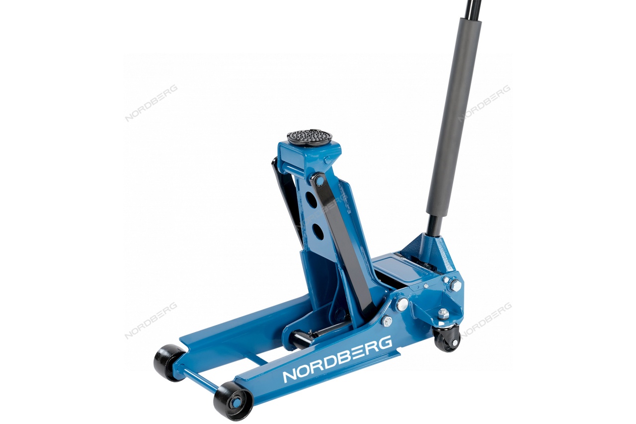 Домкрат подкатной 3,5 т, низкопрофильный NORDBERG N3204 купить по цене 17&nbsp;823 ₽ в интернет магазине ТЕХСАД