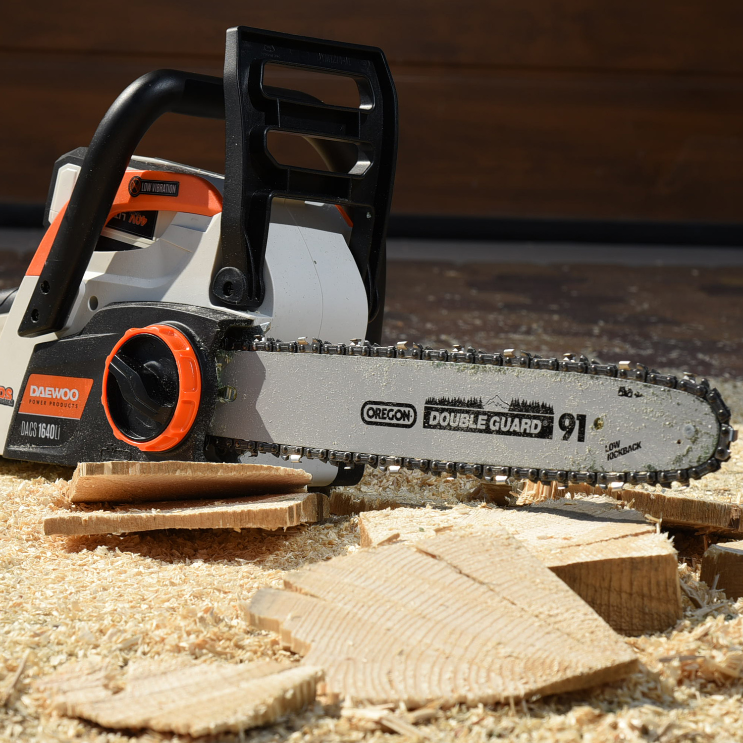 Пила аккумуляторная DAEWOO DACS 1640Li купить по цене 21&nbsp;990 ₽ в интернет магазине ТЕХСАД