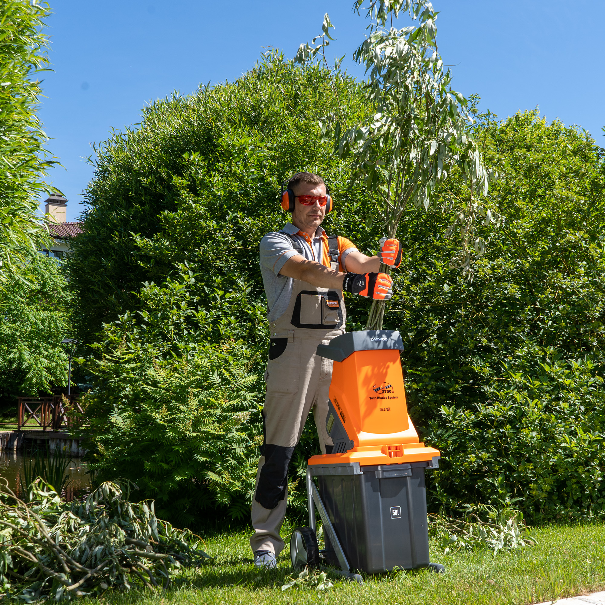 Измельчитель садовый электрический DAEWOO DSR 2700E купить по цене 19&nbsp;990 ₽ в интернет магазине ТЕХСАД