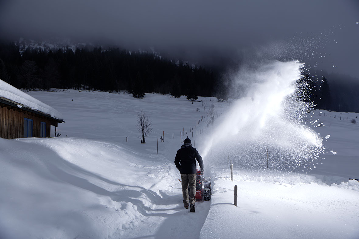 Снегоуборщик бензиновый AL-KO Premium SnowLine 700 E купить по цене 144&nbsp;990 ₽ в интернет магазине ТЕХСАД
