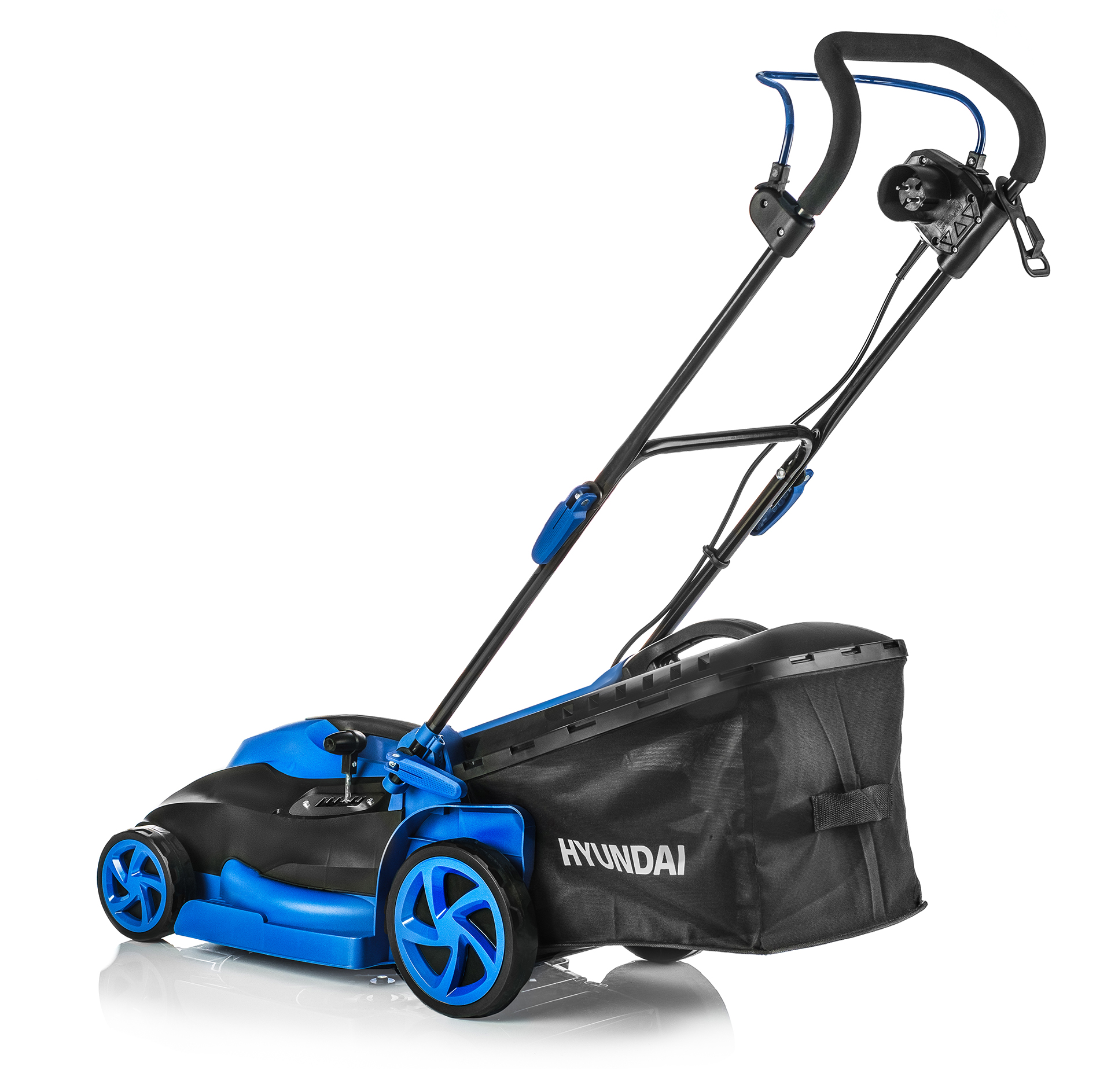 Электрическая газонокосилка Hyundai LE 3820 купить по цене 18 490 ₽ в интернет магазине ТЕХСАД