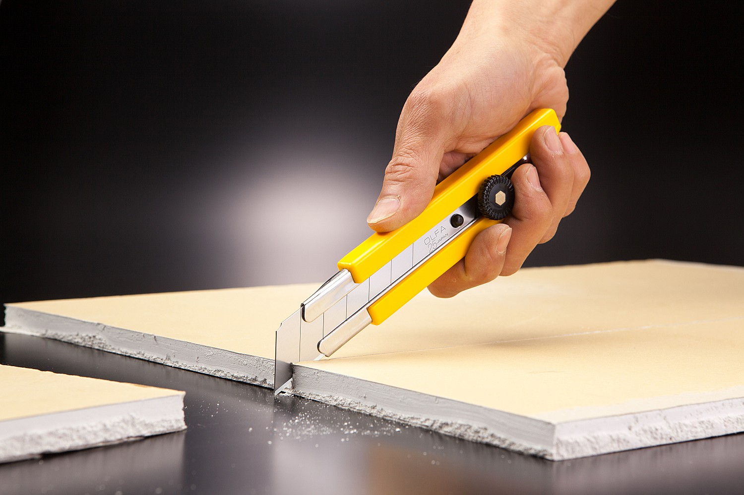 OLFA 25 мм, сегментированное лезвие, трещеточный фиксатор, нож OL-H-1 купить по цене 1&nbsp;570 ₽ в интернет магазине ТЕХСАД