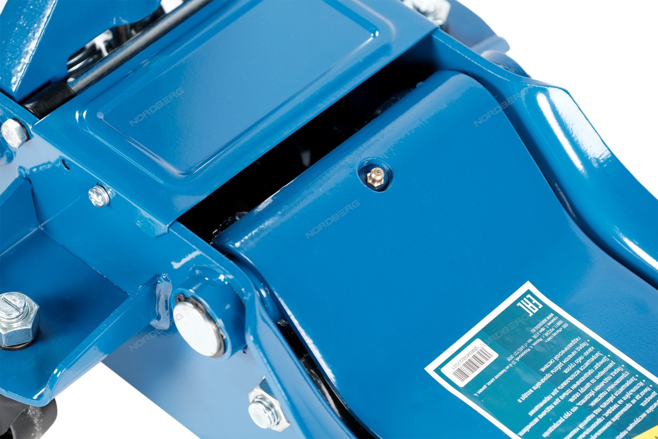 Домкрат подкатной 3,5 т, низкопрофильный NORDBERG N3204 купить по цене 17&nbsp;823 ₽ в интернет магазине ТЕХСАД