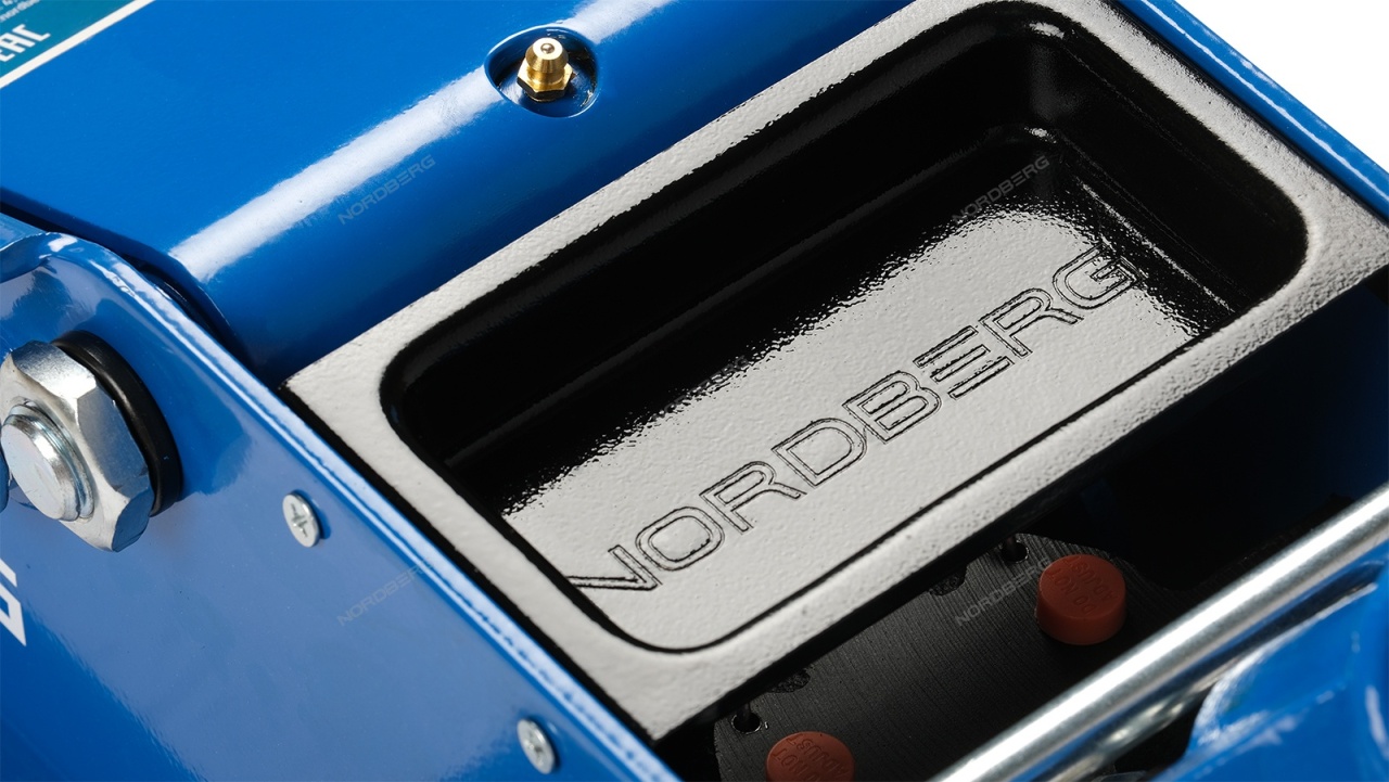 Домкрат подкатной 3 т, низкопрофильный NORDBERG N32033 купить по цене 15 691 ₽ в интернет магазине ТЕХСАД