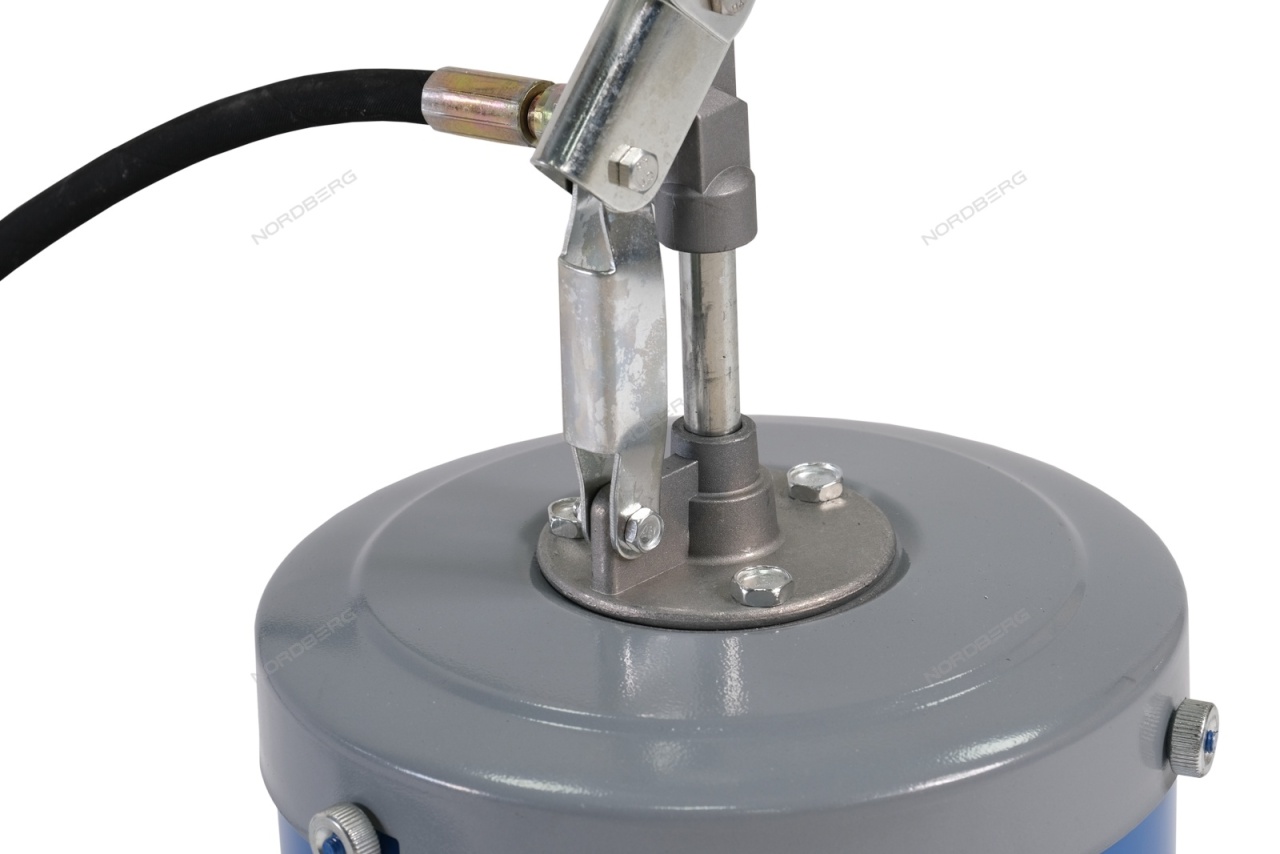 Солидолонагнетатель, 8 л, ручной NORDBERG N5008 купить по цене 4 928 ₽ в интернет магазине ТЕХСАД