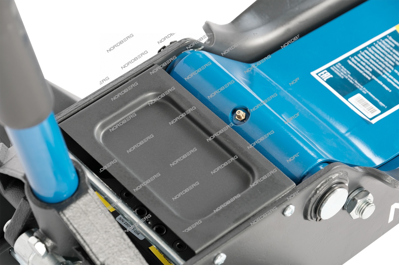 Домкрат подкатной 3,5 т, низкопрофильный NORDBERG N32037 купить по цене 19&nbsp;266 ₽ в интернет магазине ТЕХСАД