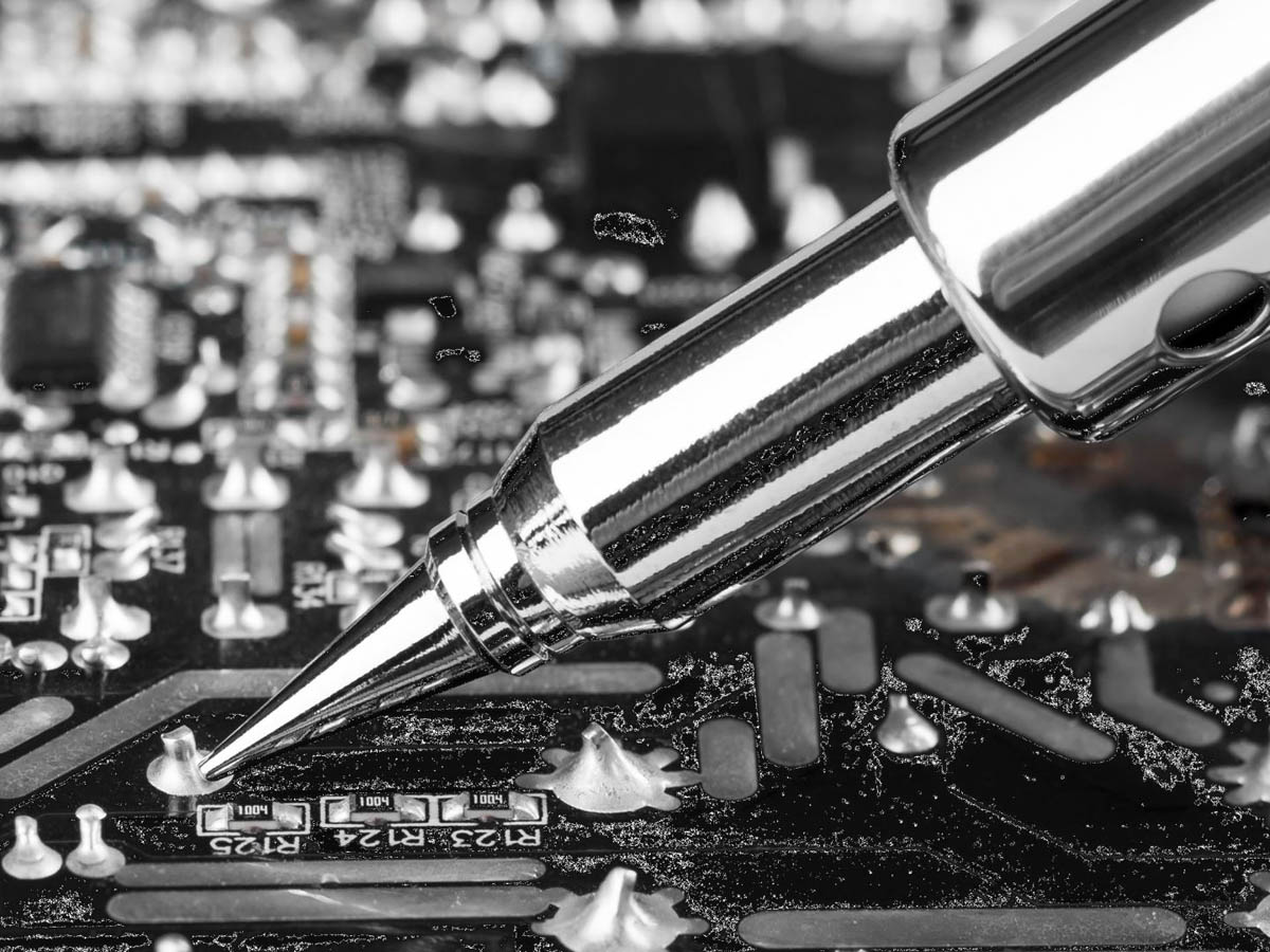 KRAFTOOL 5 насадок, 1300 °C, пьезоподжиг, паяльник газовый Pro в наборе 55503-H10 купить по цене 3&nbsp;540 ₽ в интернет магазине ТЕХСАД