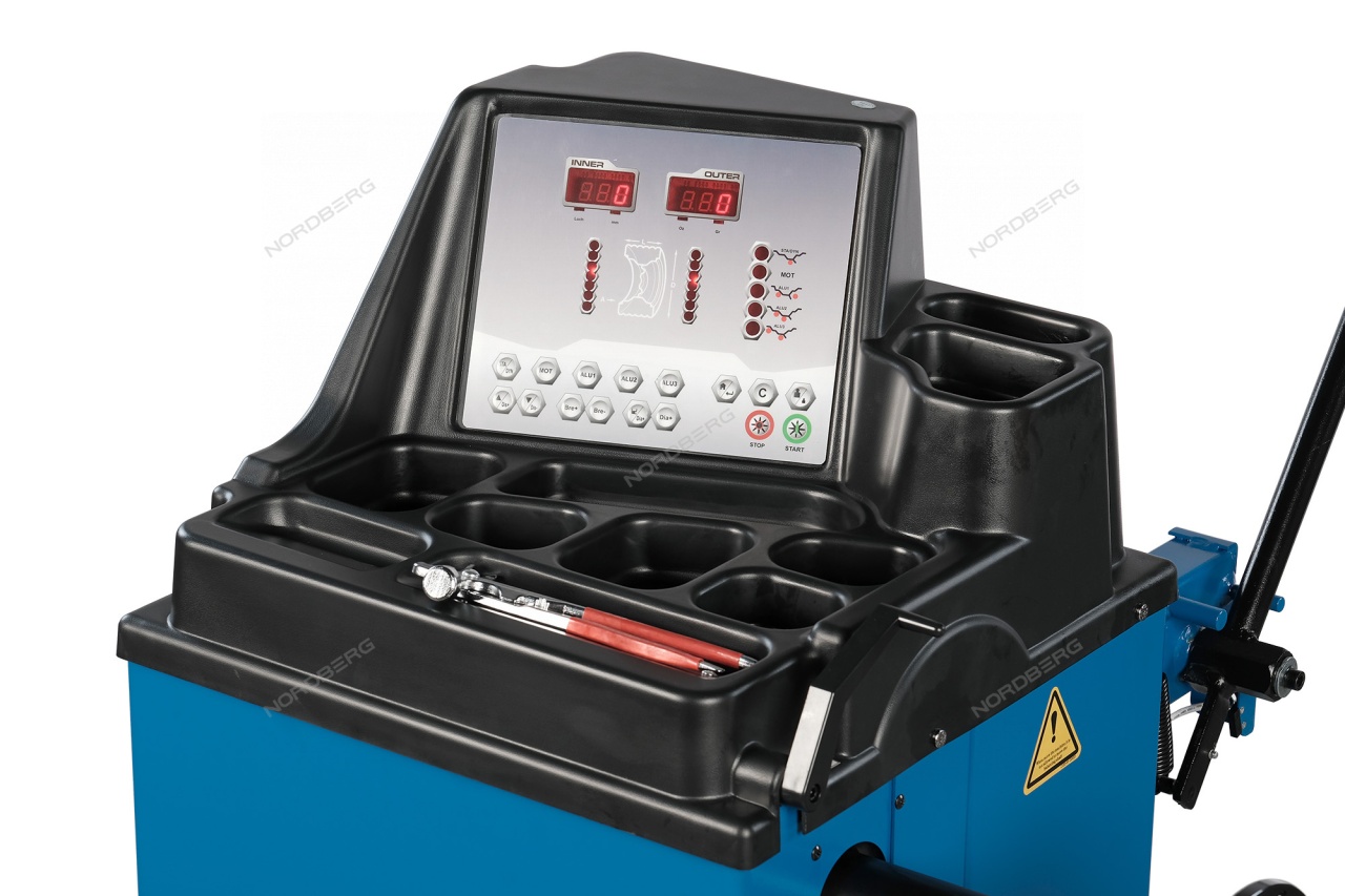 Станок балансировочный 220 В, полуавтомат NORDBERG 4524C купить по цене 71&nbsp;570 ₽ в интернет магазине ТЕХСАД