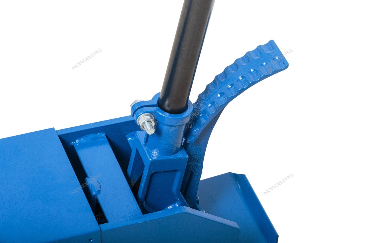 Домкрат подкатной 10 т NORDBERG N3210N купить по цене 72 579 ₽ в интернет магазине ТЕХСАД