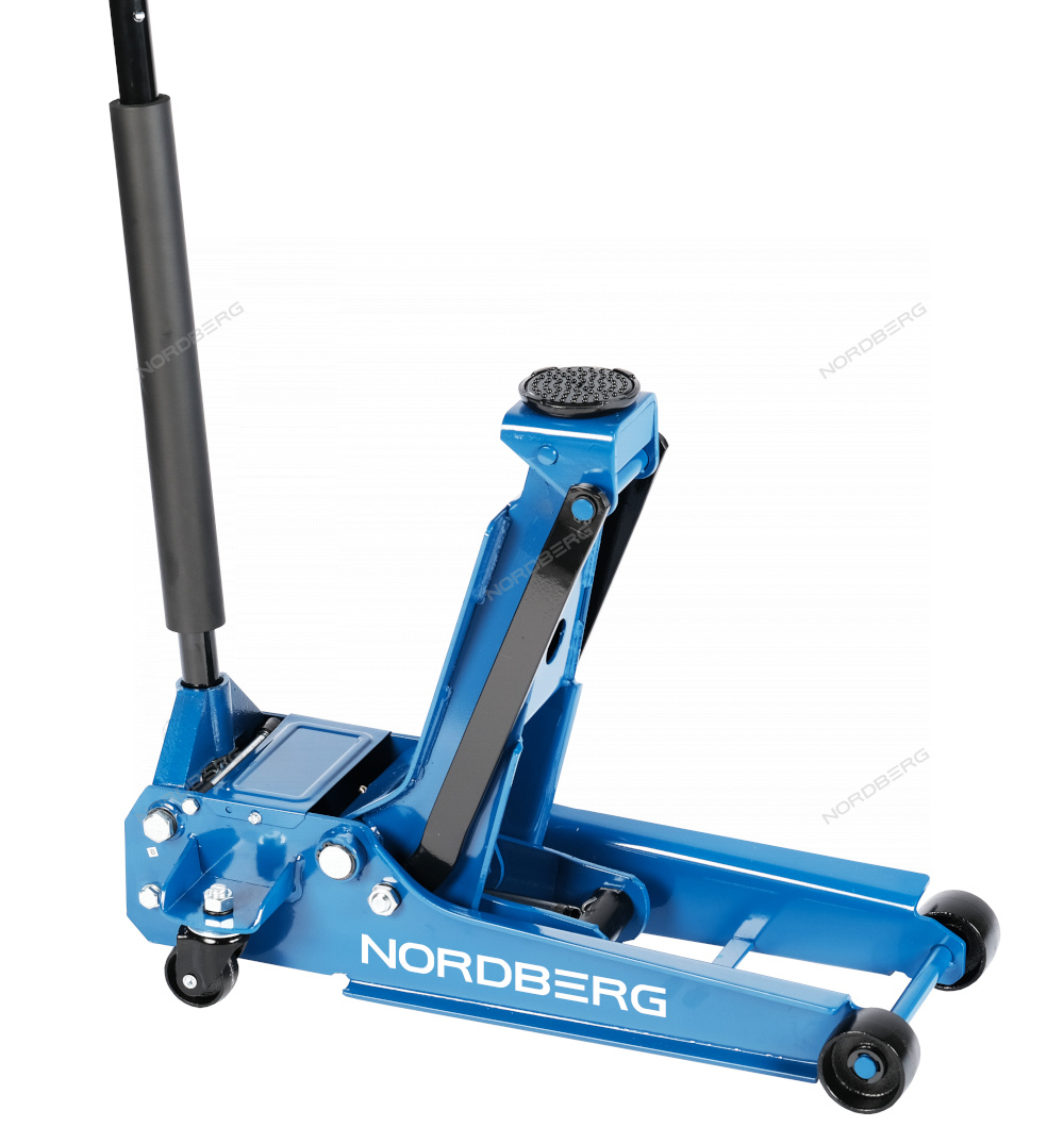Домкрат подкатной 3,5 т, низкопрофильный NORDBERG N3204 купить по цене 17&nbsp;823 ₽ в интернет магазине ТЕХСАД