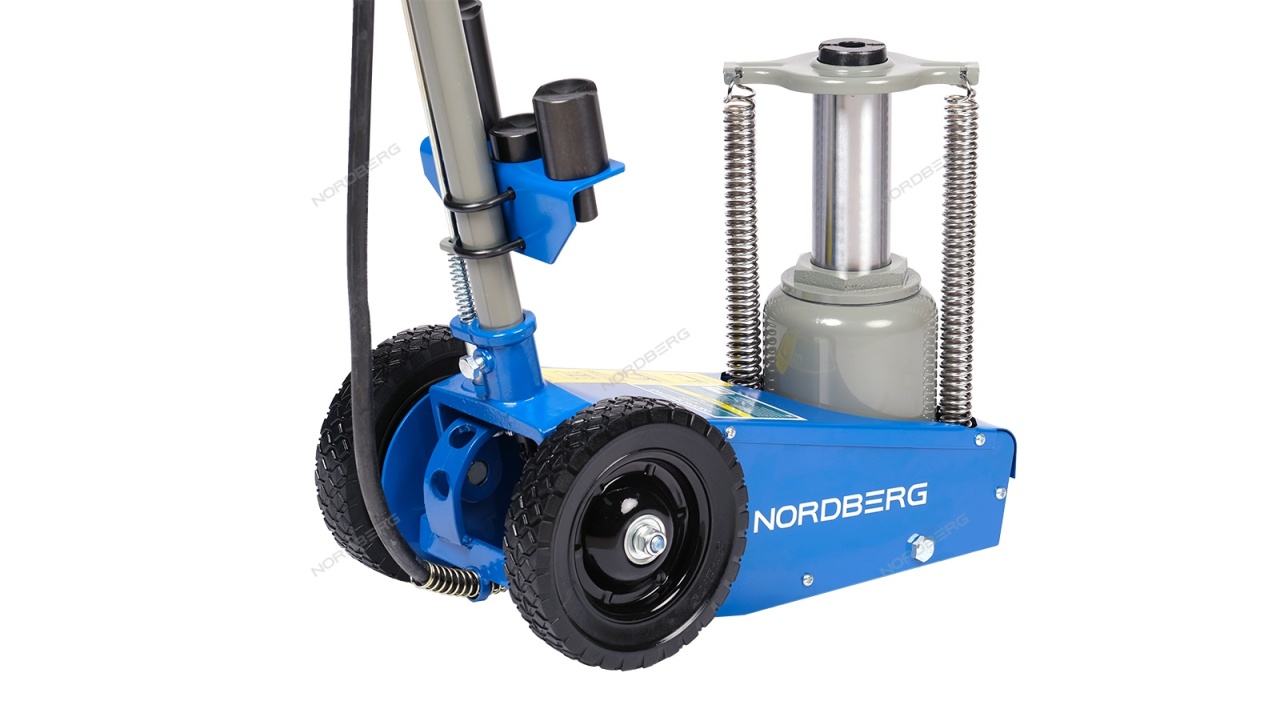 Домкрат подкатной 35 т, пневмогидравлический NORDBERG N3335L купить по цене 40 999 ₽ в интернет магазине ТЕХСАД