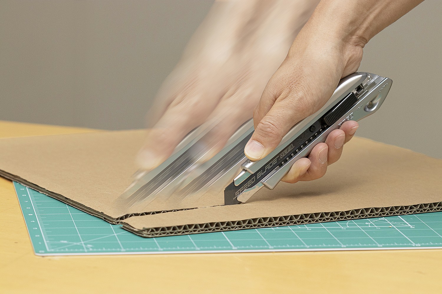 OLFA 18 мм, сегментированное лезвие, автофиксатор, нож OL-LTD-AL-LFB купить по цене 1 500 ₽ в интернет магазине ТЕХСАД