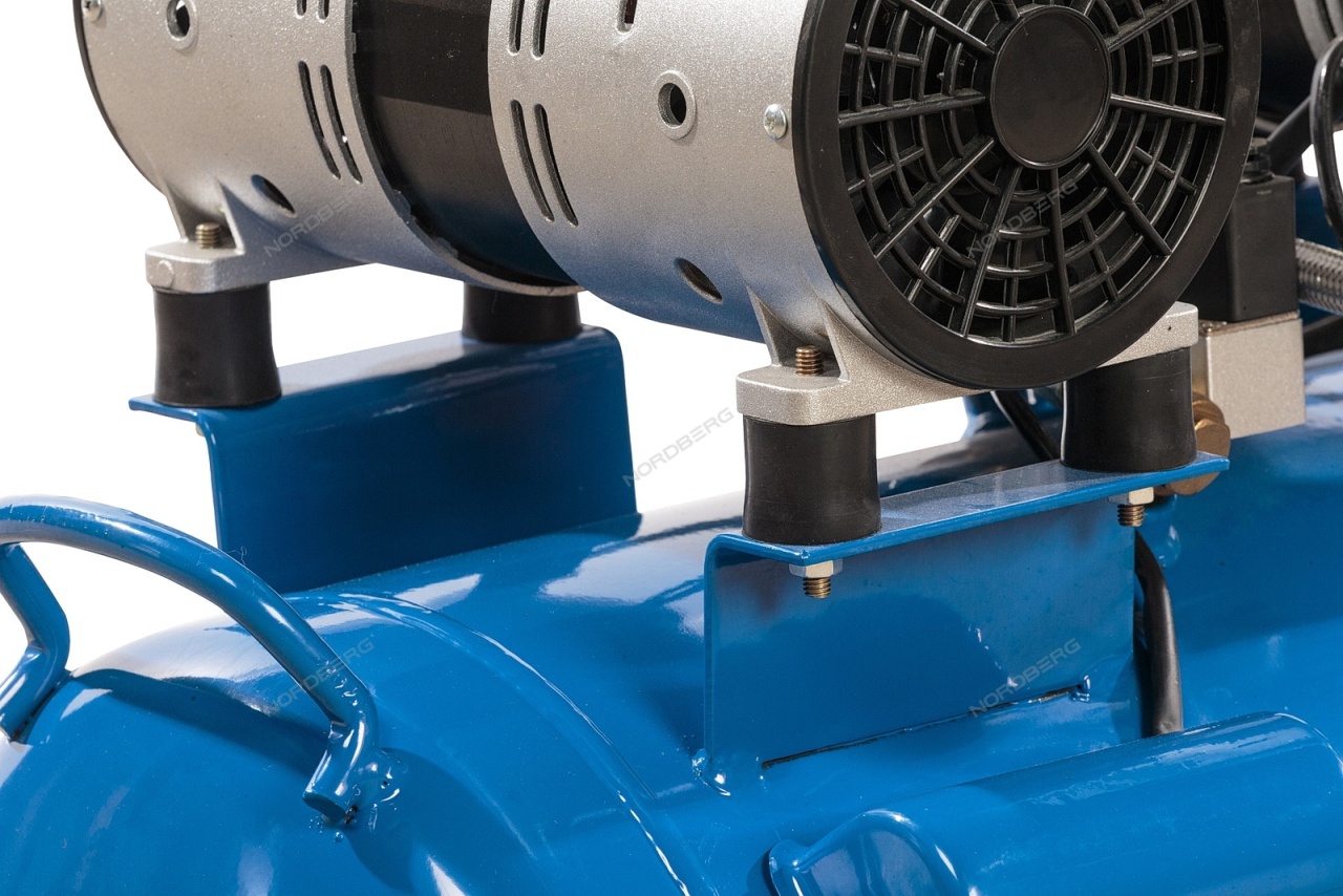 Компрессор поршневой, коаксиальный, безмаслянный NORDBERG NCEO50/210 купить по цене 30 048 ₽ в интернет магазине ТЕХСАД