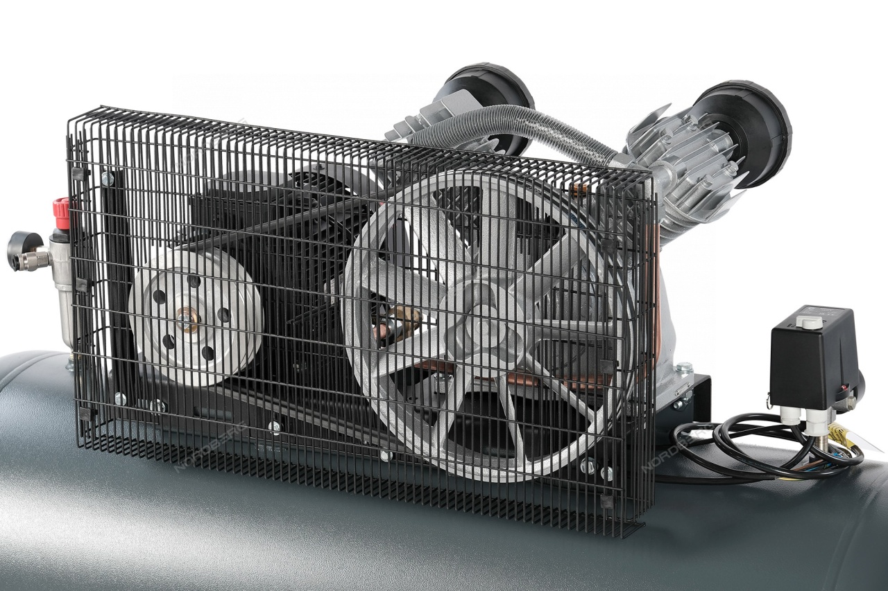 Компрессор поршневой, ременной NORDBERG NCP300/880 купить по цене 137 571 ₽ в интернет магазине ТЕХСАД