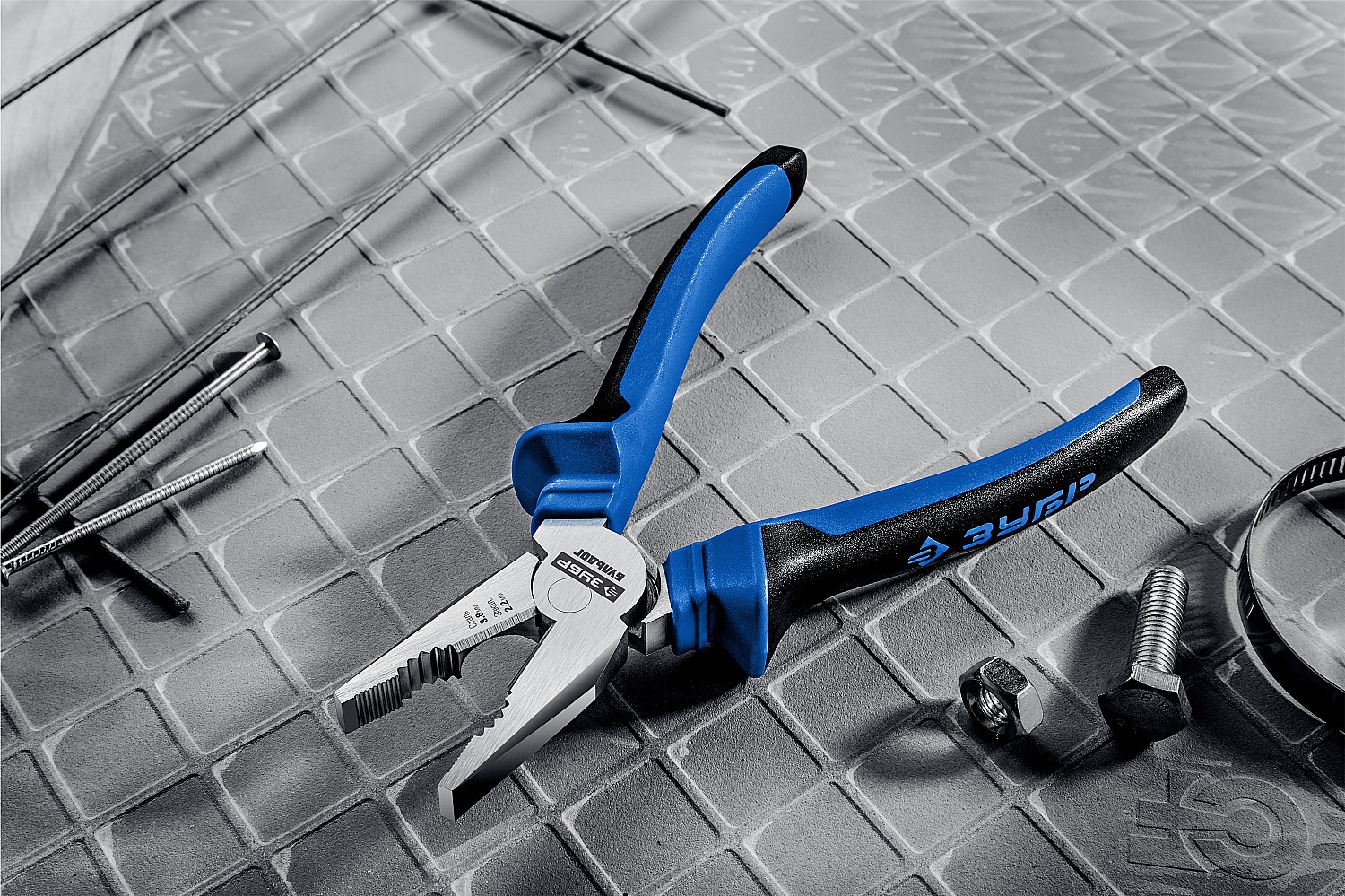 ЗУБР 200 мм, плоскогубцы Бульдог 2201-1-20_z02 Профессионал купить по цене 1 040 ₽ в интернет магазине ТЕХСАД