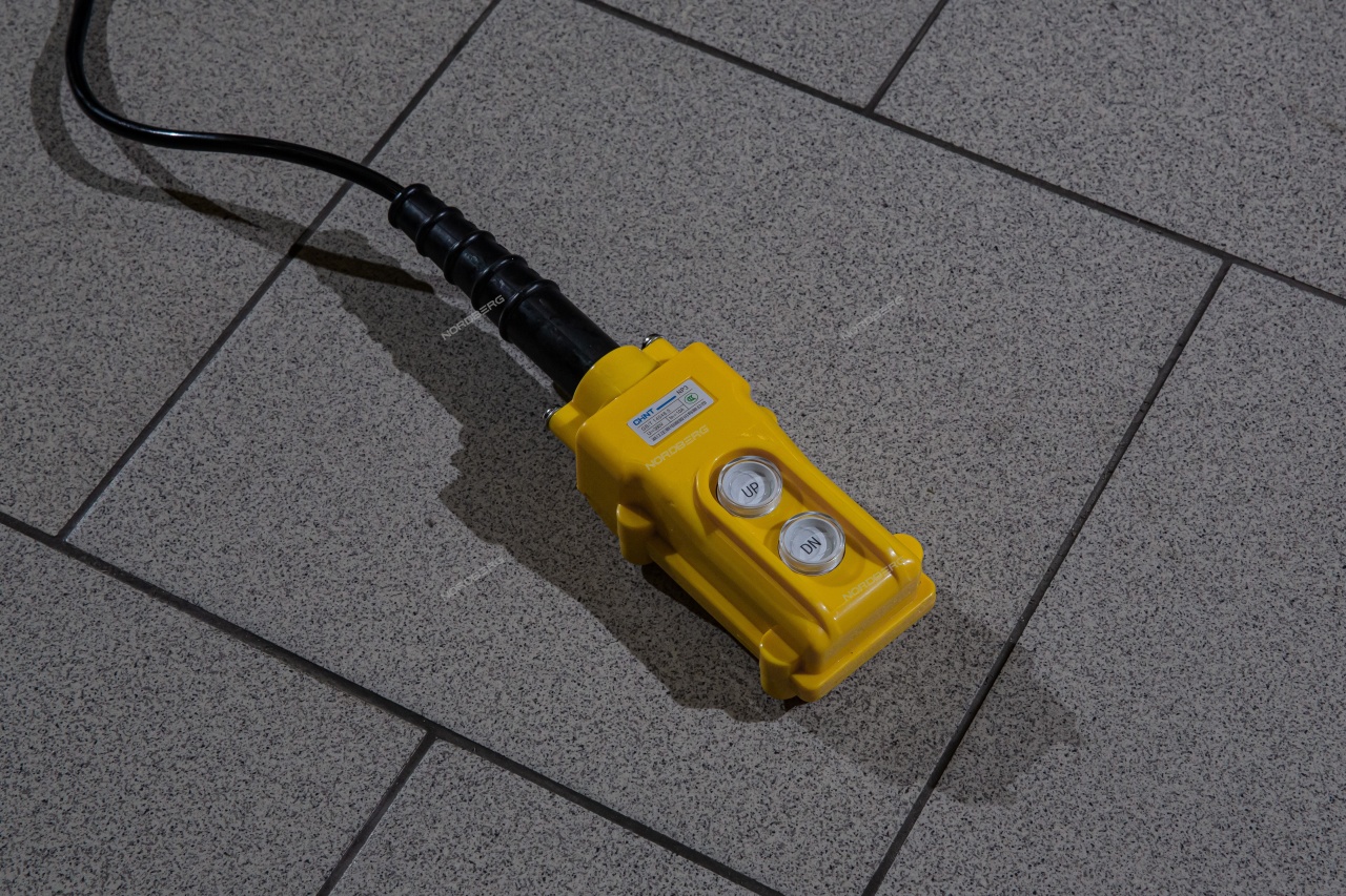 Подъемник ножничный, 2,5 т NORDBERG N633-2,5(220) купить по цене 130&nbsp;000 ₽ в интернет магазине ТЕХСАД