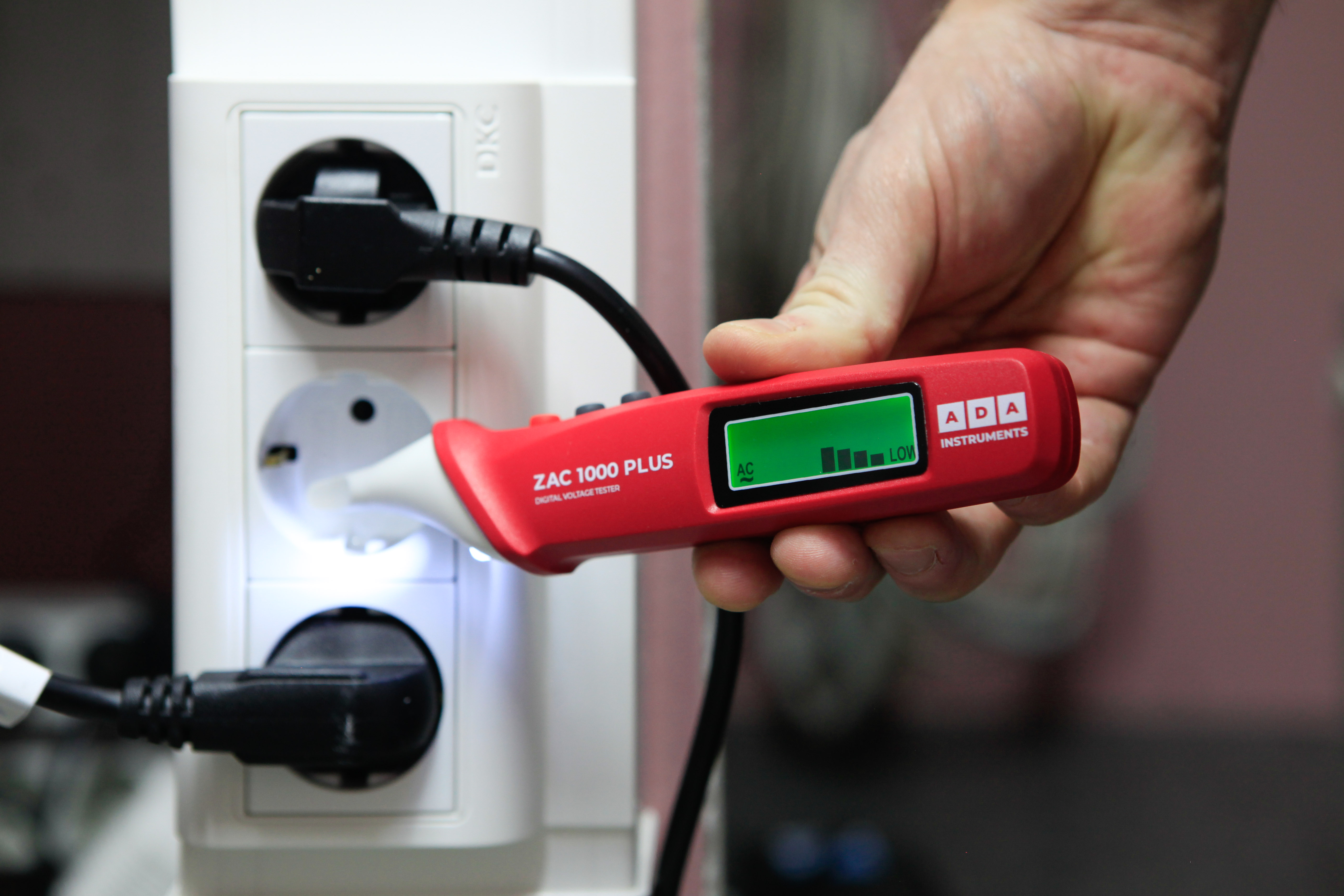 Детектор напряжения и проводки ADA ZAC 1000 PLUS купить по цене 690 ₽ в интернет магазине ТЕХСАД