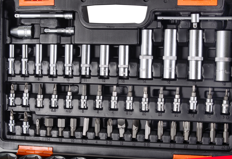 Набор инструментов, 1/2'' , 1/4'' , CrV, пластиковый кейс 94 предмета Вихрь купить по цене 7 290 ₽ в интернет магазине ТЕХСАД